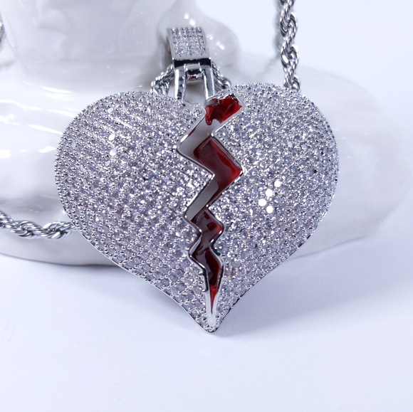 Icy Broken Heart + 18" Rope Chain - Picture 3 of 6